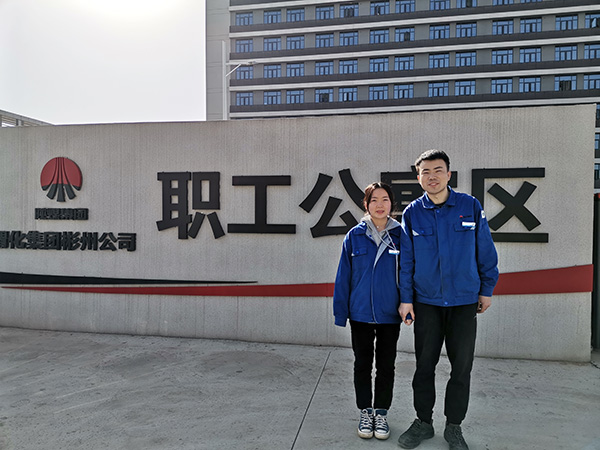 剛下夜班的趙嚴(yán)、連妮妮.jpg