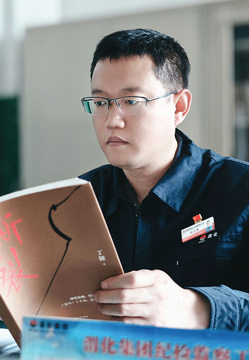 3三等獎(jiǎng)：合成車間王亞輝《學(xué)“廉”潤心》（說明：學(xué)廉潔書籍，筑信念之基。）.jpg