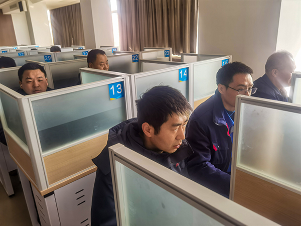 2月25日，合成車間員工進行“懂會能”考試 (2).jpg