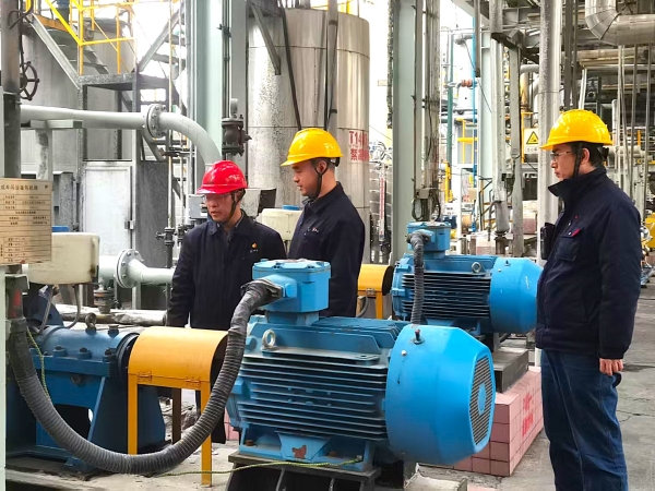 11月21日，公司領(lǐng)導(dǎo)深入氣化車間調(diào)研2.jpg